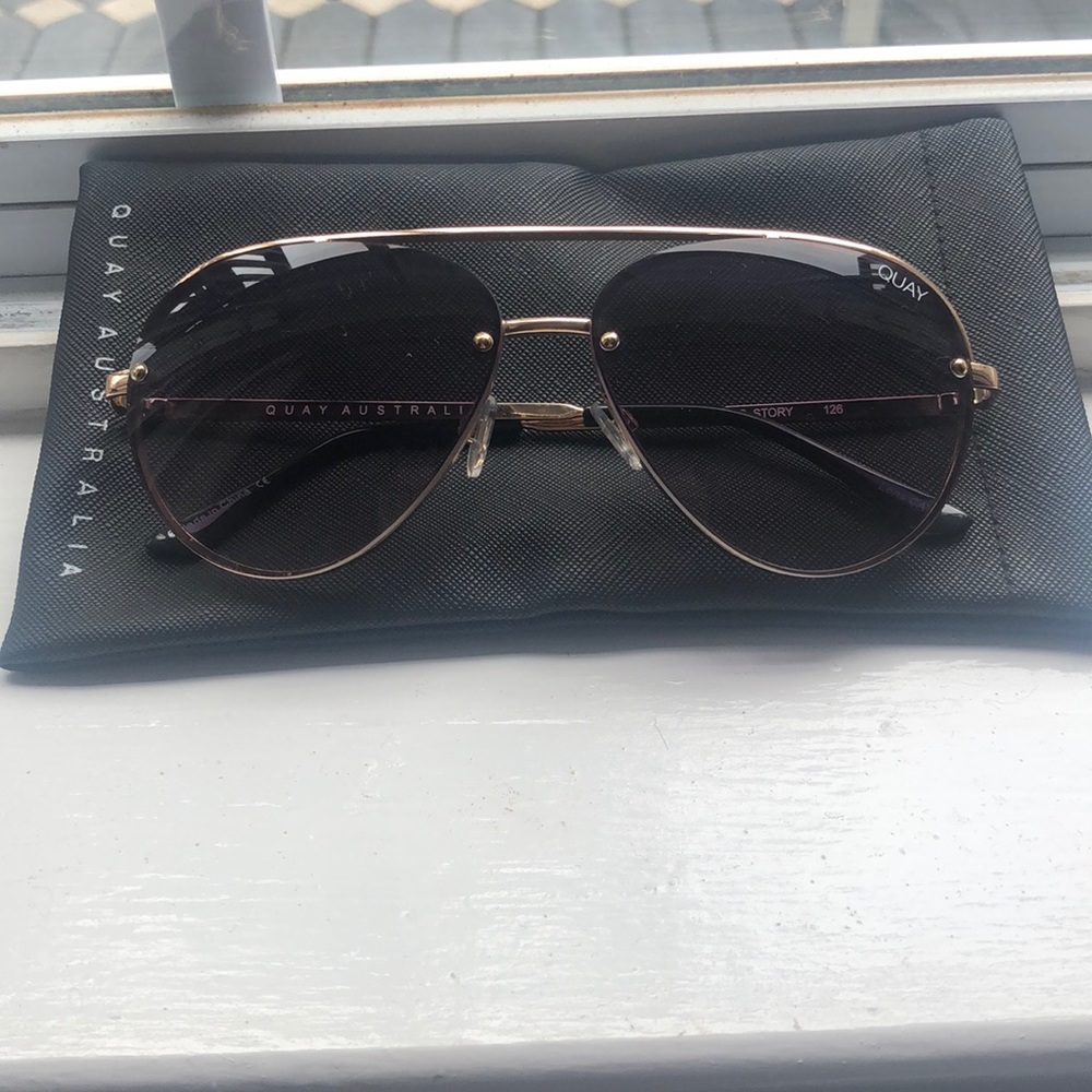 LIKE NEW Quay fade aviators